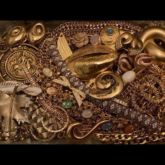 3 LB Bulk vintage jewelry lot bundle~ $199 a pound - Picture 5 of 5